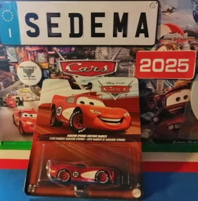 Cars 1 Rad.Springs Saetta McQueen Serie Tribune Rosse 2021 Bl. Mattel 1/55 metal - Immagine 1 di 2