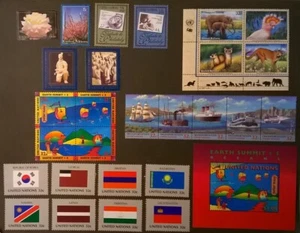UN NY 1997 Scott 690-717 Nazioni Unite Collezione COMPLETA MNH con bandiere - Foto 1 di 2