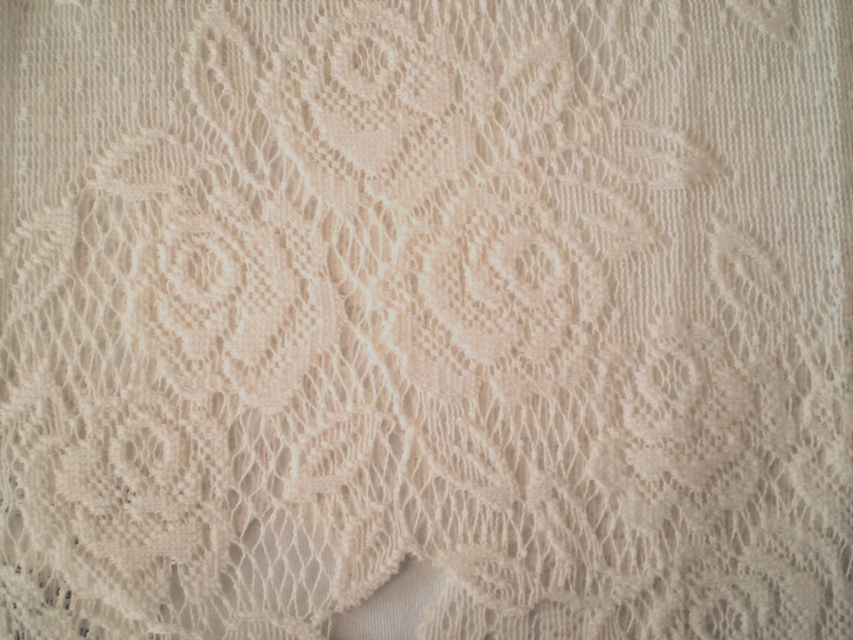 Heritage Lace Tea Rose 42in Round Table Topper Ecru