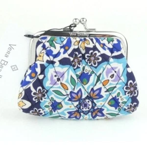 Vera Bradley Lissabon Medaillon Cool Kiss Lock Münzbörse Neu mit Etikett - Bild 1 von 2