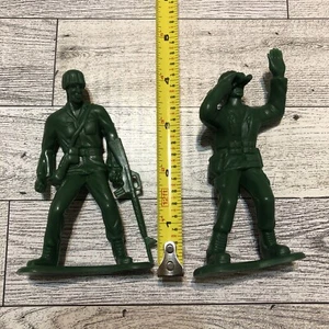 Greenbrier International grüne Kunststoff Armee Männer 4" Spielzeugsoldaten Menge 2 - Bild 1 von 6