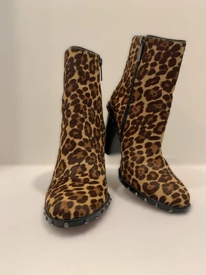 Botines Gianni Bini de cuero leopardo con tachuelas para mujer talla 7,5 M Foto 1 de 4