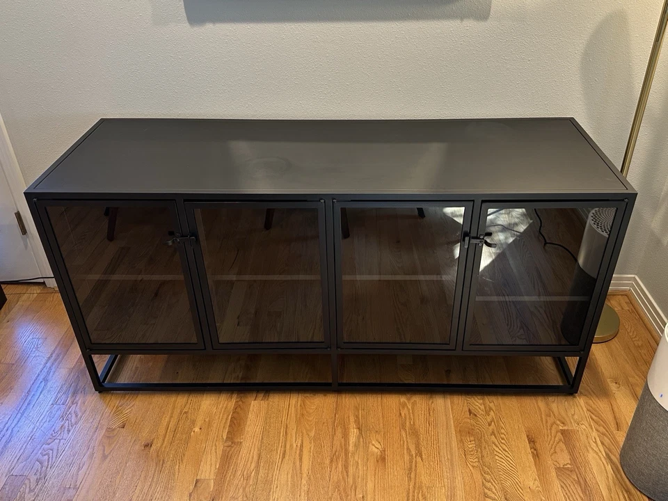 Caja y Barril Marco 66" Negro Credenza Metal y Vidrio Foto 1 de 4