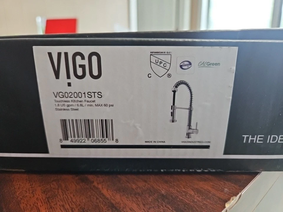 Grifo de cocina con spray extraíble sin contacto Vigo Edison de acero inoxidable VG02001STS Foto 1 de 1