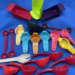 Vintage Tupperware Mixed Lot Of 21 Wedge Rocker Scoops Egg Separator Ballers - Picture 1 of 24