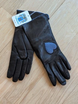 NWT PORTOLANO Sz 7 BLACK & BLUE LEATHER GLOVES WITH HEART DESIGN CASHMERE LINED  - Image 1 of 4