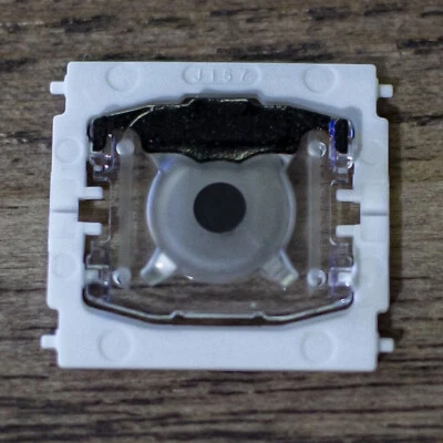 MacBook Pro Actuator + Butterfly Clip for A1706 A1707 A1708 A1989 A1990 A2159 - Image 1 of 4