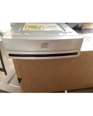 Samsung: Drive CD-ReWrinble Model SW-248 48x16x48 RW IDE Drive - Black And Grey- - Image 1 of 4