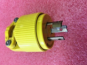 ENCHUFE ELÉCTRICO DE GIRO Y TRACCIÓN BS8 P&S 20A 125V / 250 NUEVO enchufe eléctrico - Imagen 1 de 2