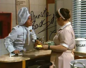 Television Autograph: ANNETTE BADLAND (Crossroads) Signed Photo - Imagen 1 de 1