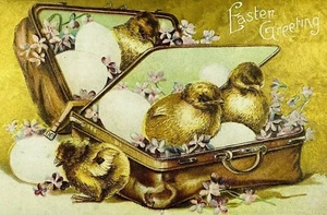 Postal antigua de pollitos y huevos en maleta dorada sin publicar en relieve flor de Pascua - Imagen 1 de 3