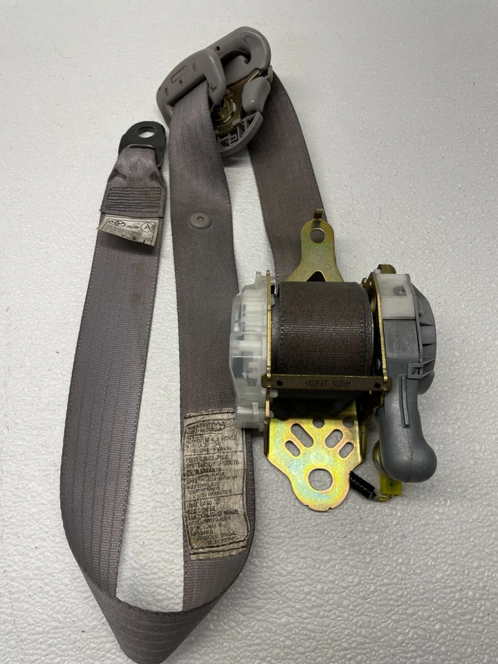 2005-2007 TOYOTA SEQUOIA CINTO DE SEGURANÇA DIANTEIRO DIREITO DO PASSAGEIRO LATERAL CINZA 732200C040 - Imagem 1 de 4