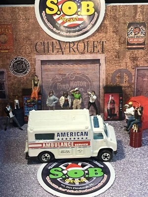 Hot Wheels Blackwalls 1988 American Ambulance 1:64 White Van USED NM Condition - Image 1 of 4