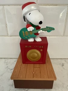 Hallmark Wireless Peanuts Band Snoopy 2011. ¡Funciona sonido y movimiento! - Imagen 1 de 7