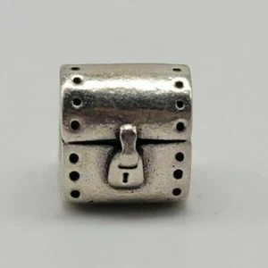 Maleta de viaje PANDORA de plata de ley con dije bloqueado diseño de corazón en la parte posterior - Imagen 1 de 4