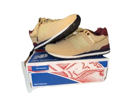 Zapatos New Balance Niños 4.5 Med KL574A5G Tostado Granate Excelente Usados en Excelente Condición Con Caja Foto 1 de 4