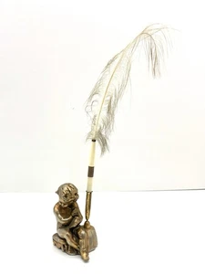 Vintage vergoldetes Messing Metall Schreibtisch Cherub Stifthalter und Feder gefiedert Stift LESEN - Bild 1 von 9