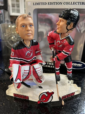 New Jersey Devils Martin Brodeur and Stevens duel bobblehead Cover