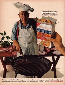 Nabisco Entertainers Crackers Man Grilling Steak Color 1965 Vintage Print Ad-C21 - Picture 1 of 1