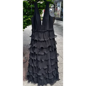 IEENA for MAC DUGGAL Black Ruffle Tiered V Neck Gown Basic Band Waist Sz. 16 NEW - Picture 1 of 8