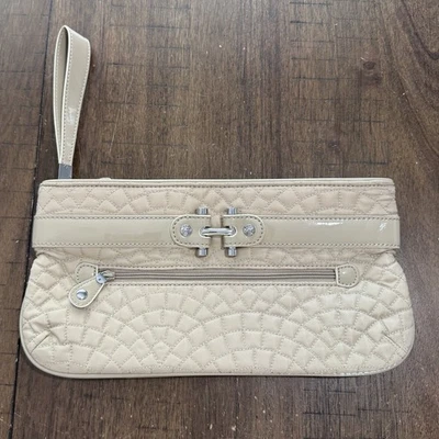 Bolso sin asas Vera Bradley acolchado bistró 12”x6,5” crema cremallera superior correa de muñeca nuevo sin etiquetas Foto 1 de 4