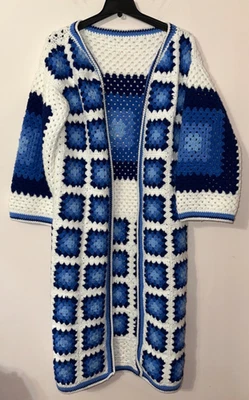 Nuevo Cárdigan Plumero Largo Boho Cuadrado Abuela Tejido Crochet Hecho a Mano M Azul Foto 1 de 4