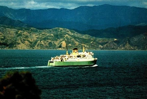 G.M.V. Aranui im Hafen von Wellington, Neuseeland, kontinentales Schiff Postkarte   - Bild 1 von 2