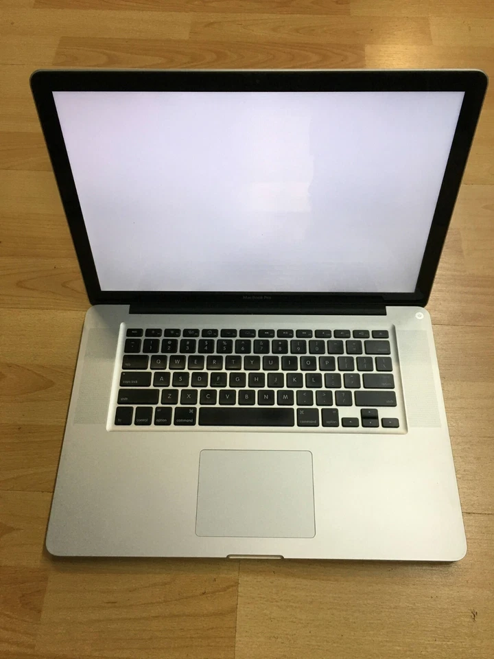 Macbook Pro 15" 2011 QUAD CORE i7 2.0Ghz A1286 gráficos RADEON PARA REPUESTOS Foto 1 de 4