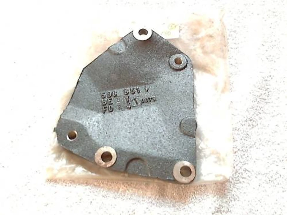 Renault 25 Engine/Gearbox Mount Plate Right New Genuine  7700762180 — 第 1/1 张图片