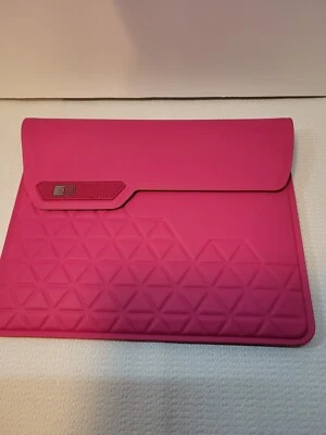 CaseLogic pink iPad/ tablet water resistant sleeve/ pouch (fits upto 10") - Image 1 of 3