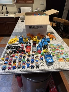 Bulk Lot Lego Duplo Stck. Stücke mit Figuren Fahrzeuge und Blöcke riesiger Posten - Bild 1 von 9