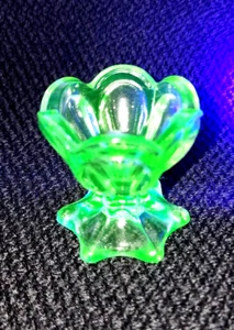 Tulip Key Lime Salt Cellar Pioneer Glass Wilkerson Black Light Shines New Favor - Picture 1 of 16
