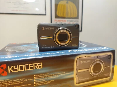 Kyocera Finecam S4 4 MP Digicam Sensore CCD + Scatola originale (Testata) MINT - Immagine 1 di 4