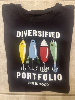 Camiseta Life Is Good Para Hombre Grande Cartera Diversificada Pesca Foto 1 de 3