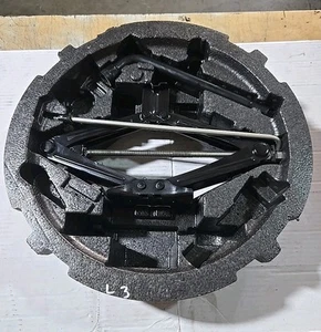 2019-2024 Volvo Xc40 Spare Jack & Trunk Tools Tool Set - Picture 1 of 3
