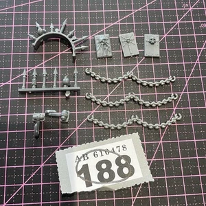 Chaos Space Marine Vehicle Trophy Racks/Chains/Icons Warhammer 40k Spare Parts - Picture 1 of 1