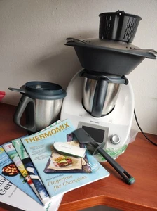 Vorwerk Thermomix TM5 Küchenmaschine mit Varoma, Cook-Key & Bücher - Bild 1 von 1