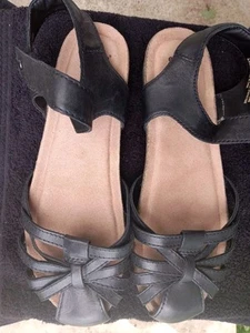 Earth Origins Women's Size 8.5 W Leather Strap Closed Toe Sandal Shoe Black - Picture 1 of 14