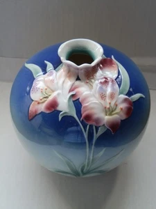 Pretty Franz Porcelain Lily Floral Globe Shaped Vase XP1894, design by Li Zhang - Picture 1 of 7