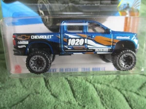Hot Wheels DIRT '19 Chevy Silverado Trail Boss LT - Foto 1 di 7