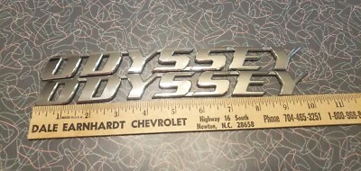 Par de placas de identificación con emblemas originales Honda Odyssey 75722-TK8-A00 Foto 1 de 4