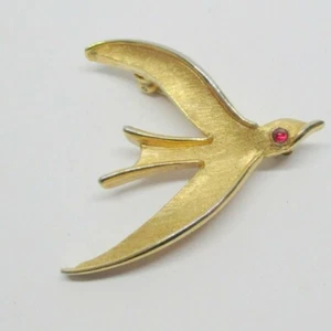Crown Trifari Brooch Swallow in Flight  "Fantasies" Collection Ruby Gripoix Eye  - Picture 1 of 6