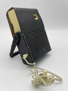Realtone Shirt Pocket Portable 6-Transistor Radio, TR-1675 w/ Case & Headphones - Picture 1 of 13