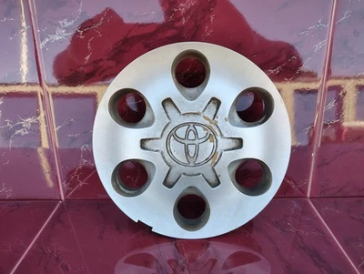 Tapa central de rueda Toyota Tundra Sequoia 2000-2004 (1) plateada OEM # 42603-0C030 Foto 1 de 4