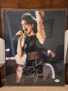 Foto a colori firmata Gloria Estefan auto PSA autenticata COA/LOA - Foto 1 di 1
