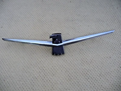 Bonito emblum delantero usado original Ford 1960 Thunderbird Foto 1 de 4