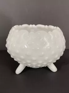 Vintage Fenton Kunstglas weiß Milchglas Schuhnagel drei Zehen Blume Frosch Vase - Bild 1 von 12