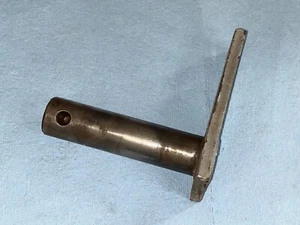 Massey Ferguson MF-10 MF-12 Lift Lever Shaft - Picture 1 of 4