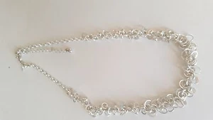 Atemberaubende signierte silberfarbene Kreis-Halskette von Avon Designer - Bild 1 von 4