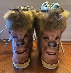 NUOVO stivaletto Chewbacca Irregular Choice STAR WARS - EU 38 / US 7/7,5, pelliccia sintetica marrone - Foto 1 di 12